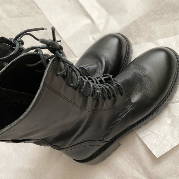 Super cool boots - Picture 6 of 6